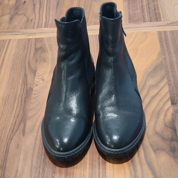 STUART WEITZMAN Women's Size 6.5 M Black Leather Chelsea Side Zip Up Boots US - Picture 2 of 9